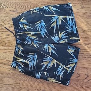 Men's Paradise Collection Size XL swim trunks like new black/blue flowered patte